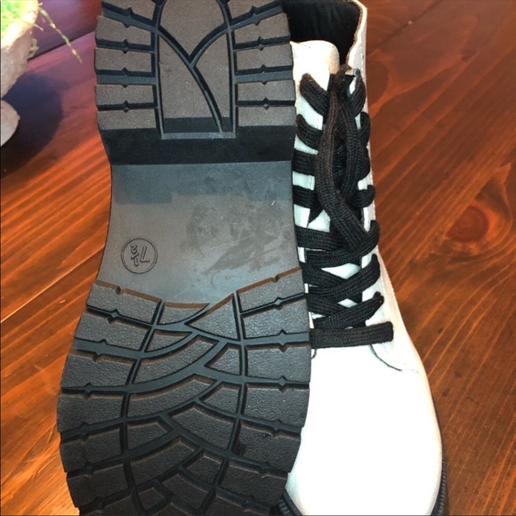 Report Cream Boots 7.5 - Picture 8 of 9